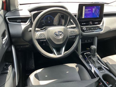 Used 2023 Toyota Corolla Cross XLE image 15