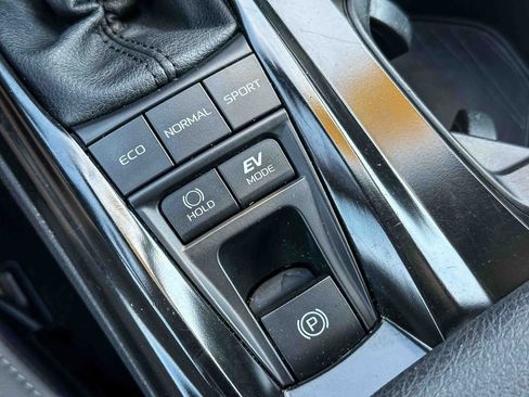 Used 2025 Toyota Camry SE w/ Convenience Package FWD image 33