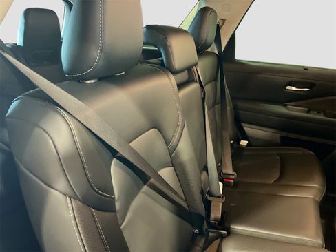 Used 2023 Nissan Pathfinder SL image 29