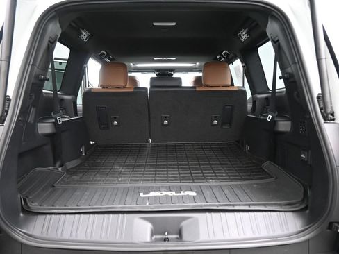 Used 2024 Lexus GX 550 w/ Accessory Package (2T) AWD/4WD image 22