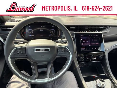 Used 2025 Jeep Grand Cherokee L Laredo AWD/4WD image 17