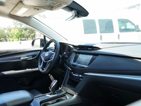 Used 2017 Cadillac XT5 Luxury w/ Driver Awareness Package image 14