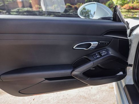 Used 2018 Porsche 718 Cayman S RWD image 21