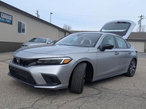 Used 2024 Honda Civic EX-L image 2