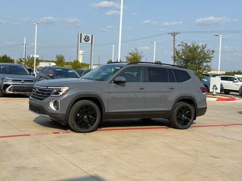 New 2026 Volkswagen Atlas SE FWD image 2