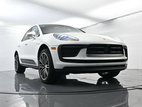 Certified 2025 Porsche Macan AWD/4WD image 53