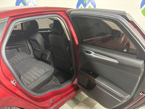 Used 2016 Ford Fusion SE FWD image 29
