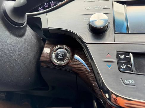 Used 2014 Toyota Avalon XLE FWD image 44