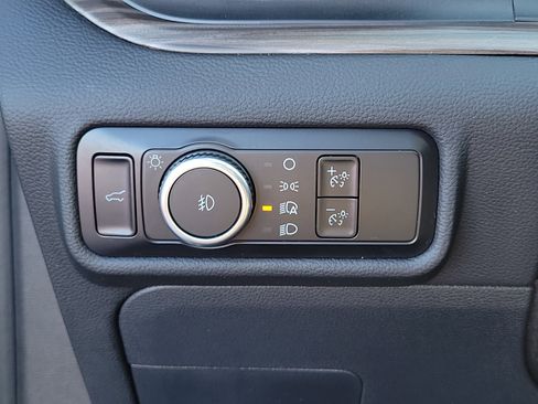 Used 2023 Ford Explorer Limited image 16