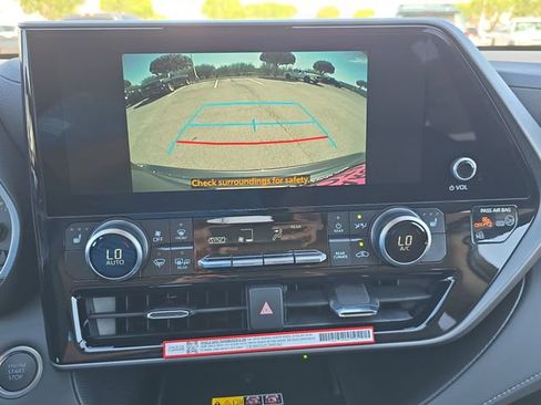 New 2026 Toyota Highlander XLE image 24