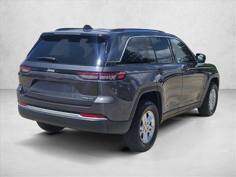 Used 2023 Jeep Grand Cherokee Laredo RWD image 5