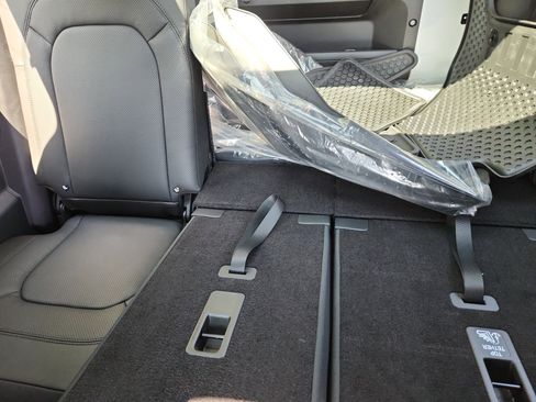 Used 2025 Land Rover Defender 130 S image 26