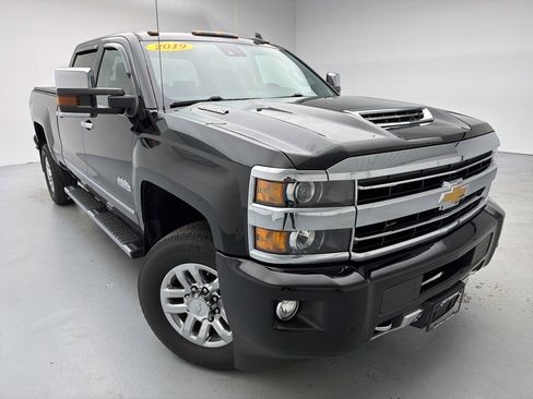 Used 2019 Chevrolet Silverado 3500 High Country w/ Duramax Plus Package image 4