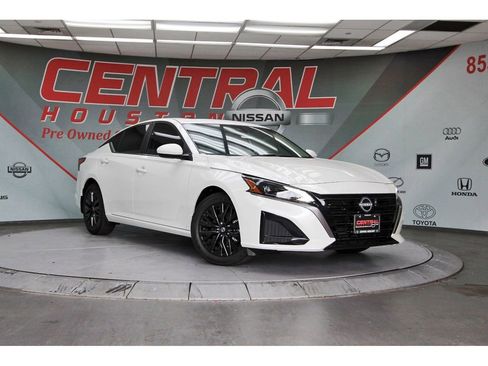 New 2026 Nissan Altima 2.5 SV w/ SV Special Edition Package FWD image 1