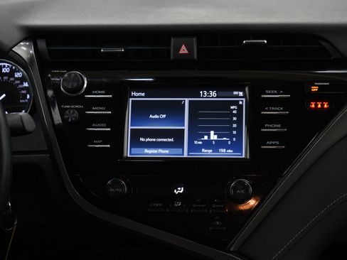 Used 2019 Toyota Camry SE FWD image 13