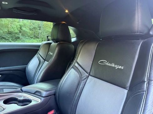 Used 2019 Dodge Challenger R/T RWD image 19