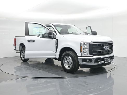 New 2026 Ford F250 XL w/ XL Chrome Package image 32