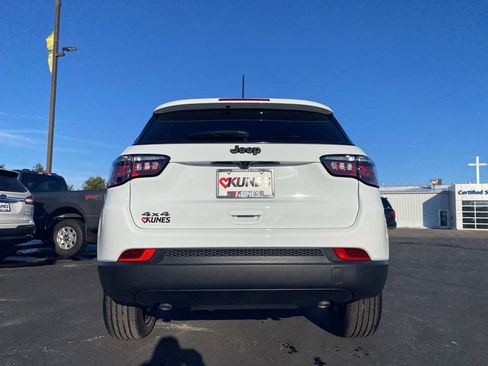 New 2026 Jeep Compass Latitude image 9