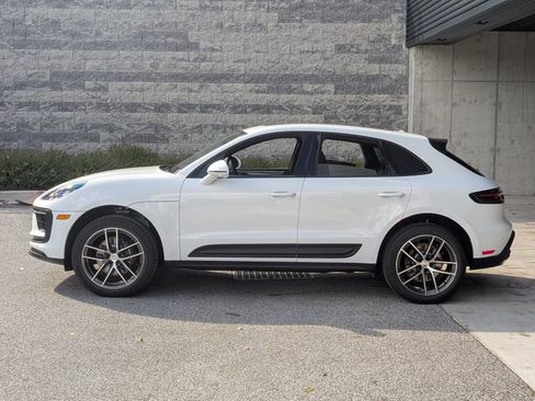 Certified 2026 Porsche Macan AWD/4WD image 2