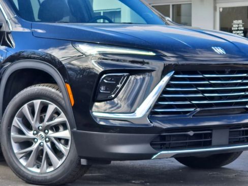 Certified 2025 Buick Enclave Preferred image 3