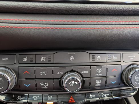 Used 2024 Dodge Durango GT image 34