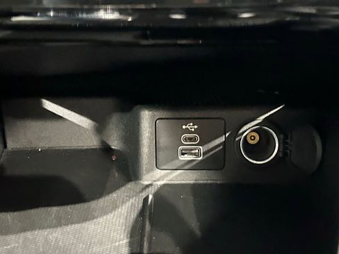 Used 2024 Ford Escape SE image 81