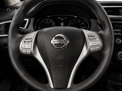 Used 2016 Nissan Rogue SV AWD/4WD image 16