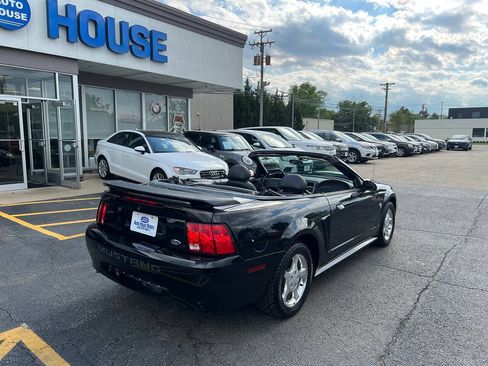 Used 2004 Ford Mustang Convertible RWD image 10