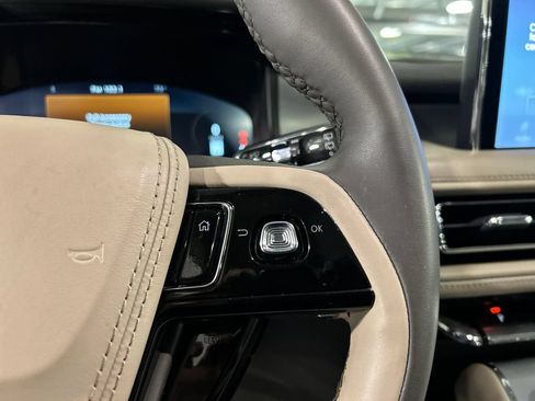 Used 2024 Lincoln Aviator AWD w/ Premium Package image 13
