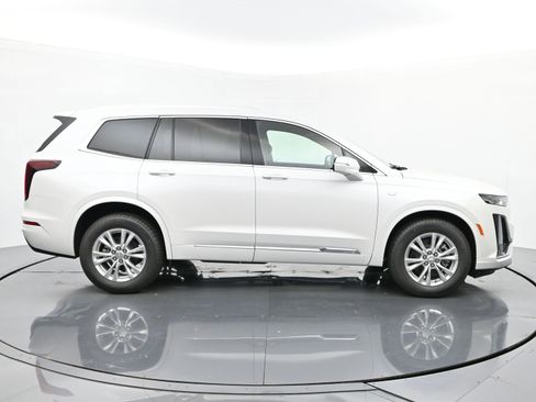 New 2025 Cadillac XT6 Luxury image 6