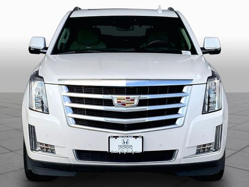 Used 2018 Cadillac Escalade Luxury AWD/4WD image 4