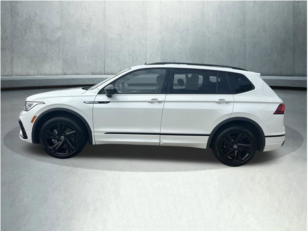 Used 2024 Volkswagen Tiguan SE R-Line AWD/4WD image 2