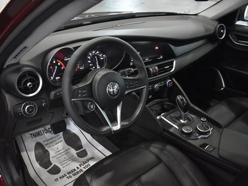 Used 2018 Alfa Romeo Giulia AWD image 11
