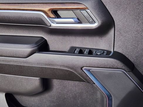 Used 2023 GMC Sierra 1500 SLE w/ Preferred Package image 7