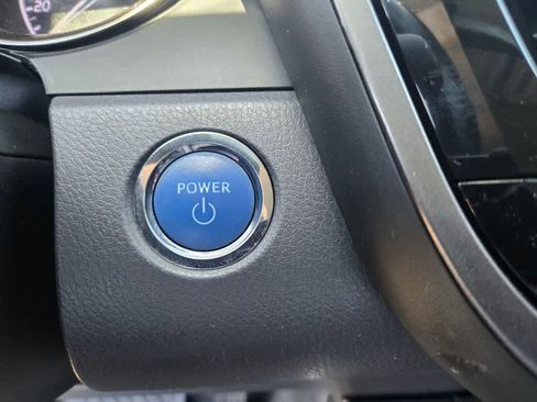 Used 2021 Toyota Camry SE FWD image 16