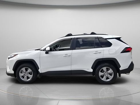 Used 2025 Toyota RAV4 XLE AWD/4WD image 4