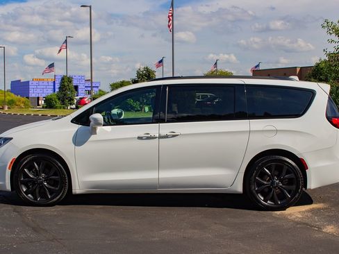 Used 2020 Chrysler Pacifica Touring-L Plus w/ S Appearance Package FWD image 5
