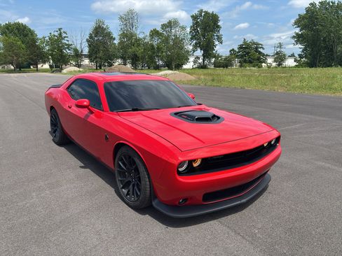 Used 2018 Dodge Challenger R/T Scat Pack RWD image 10