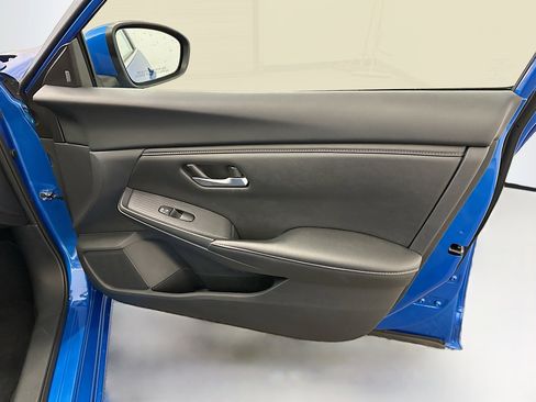 Used 2025 Nissan Sentra SV image 32