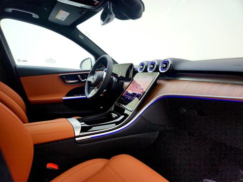 Used 2025 Mercedes-Benz C 300 Sedan image 14