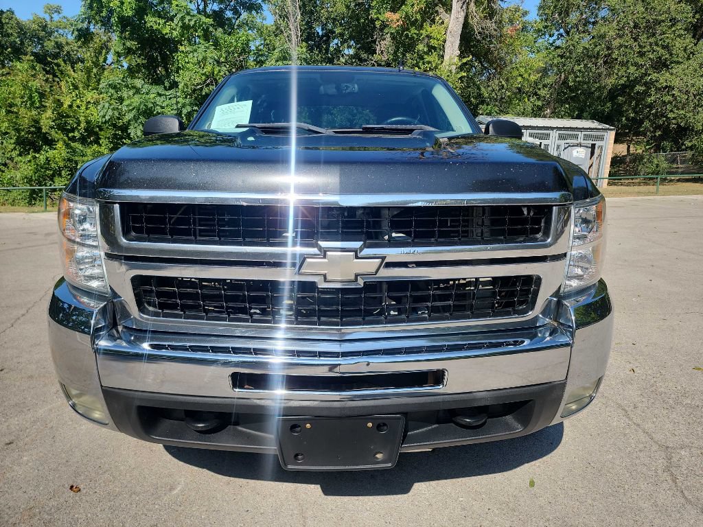 Used 2009 Chevrolet Silverado 2500 LT w/ Exterior Plus Package AWD/4WD image 2