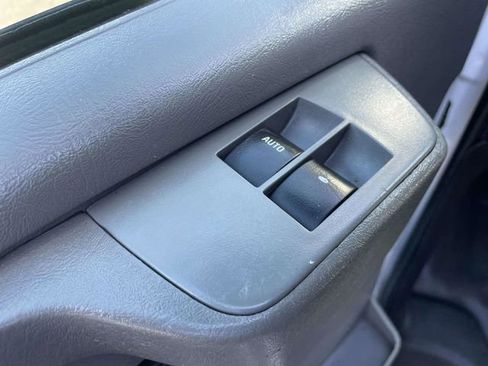 Used 2015 Chevrolet Express 2500 image 12