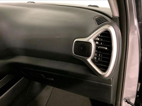Certified 2025 Kia Soul LX w/ LX Technology Package FWD image 16