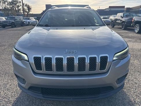 Used 2019 Jeep Cherokee Latitude w/ Popular Appearance Group FWD image 2