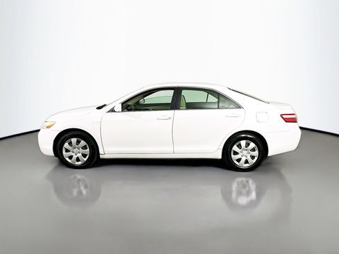 Used 2009 Toyota Camry LE FWD image 4