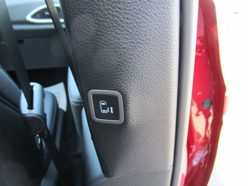 New 2025 Chrysler Pacifica Select image 16