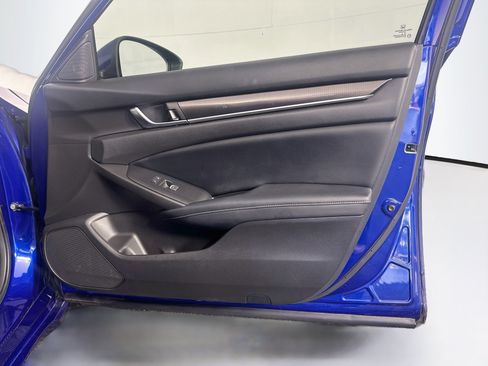Used 2018 Honda Accord Sport image 29