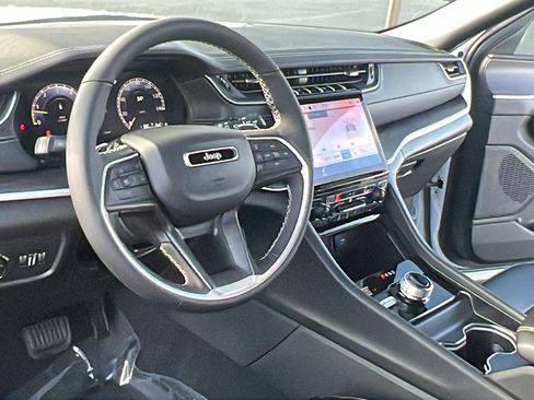 New 2025 Jeep Grand Cherokee Limited image 14