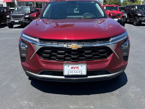 Used 2025 Chevrolet Trax LT w/ LT Convenience Package FWD image 7