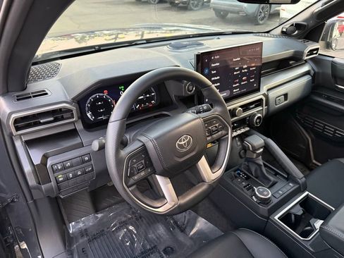 Used 2025 Toyota 4Runner Limited image 19